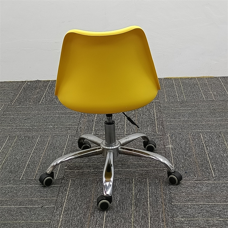 Vista de retroceso de la silla de tareas