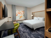 Fairfield Inn &amp; Suites Mueble de hotel con mesita de noche tamaño king