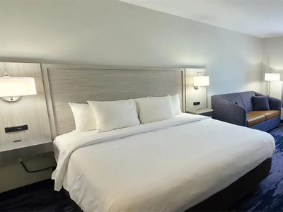 Quality Inn u0026amp; Suites Muebles de dormitorio de hotel simples y duraderos