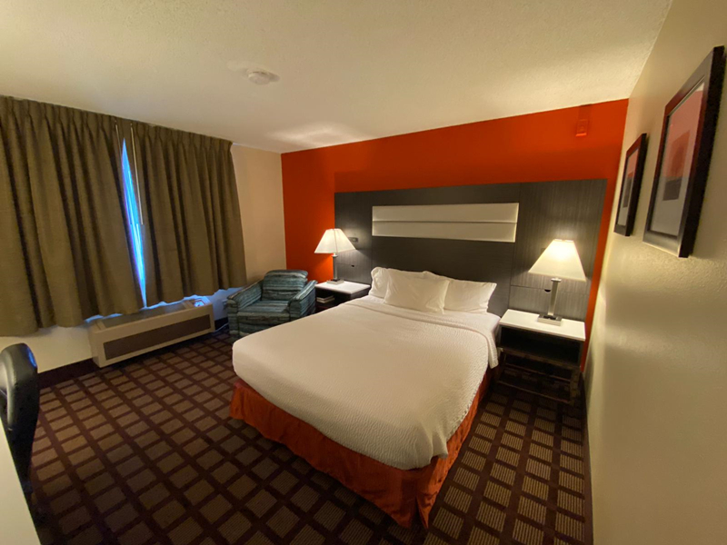 AmericaInn Hotel &amp; Suites Muebles decorativos sencillos para hoteles